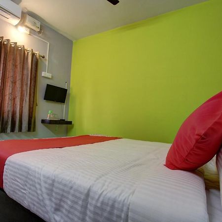 Oyo 30971 Gm Grande Hotel Mudukarai Buitenkant foto