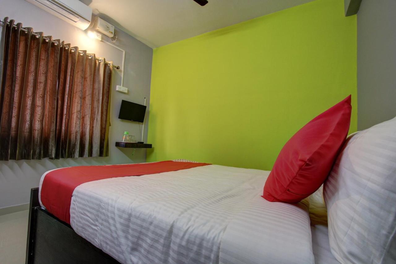 Oyo 30971 Gm Grande Hotel Mudukarai Buitenkant foto