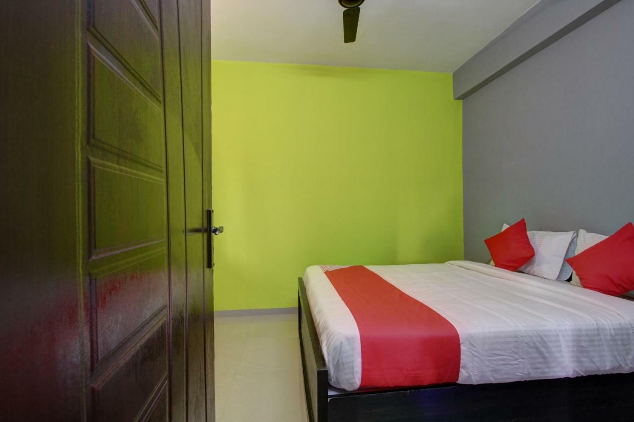 Oyo 30971 Gm Grande Hotel Mudukarai Buitenkant foto