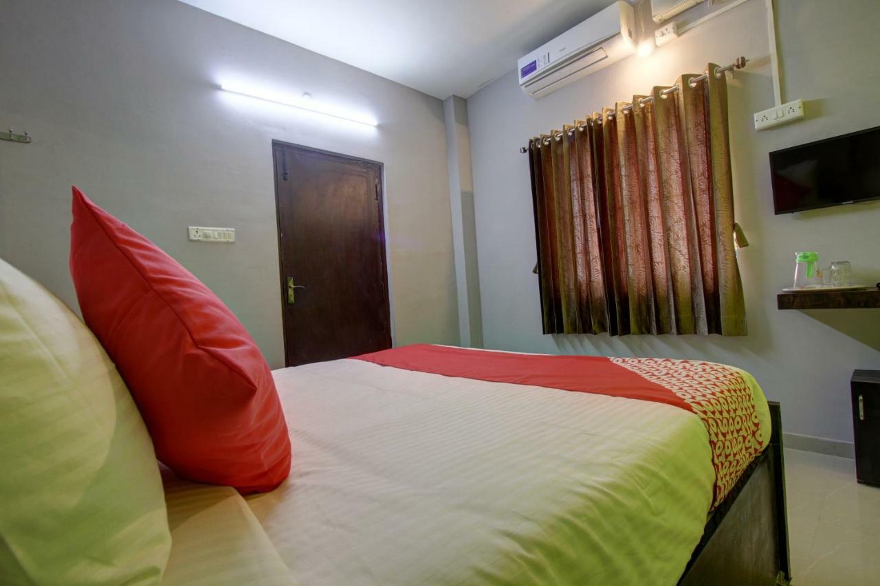 Oyo 30971 Gm Grande Hotel Mudukarai Buitenkant foto