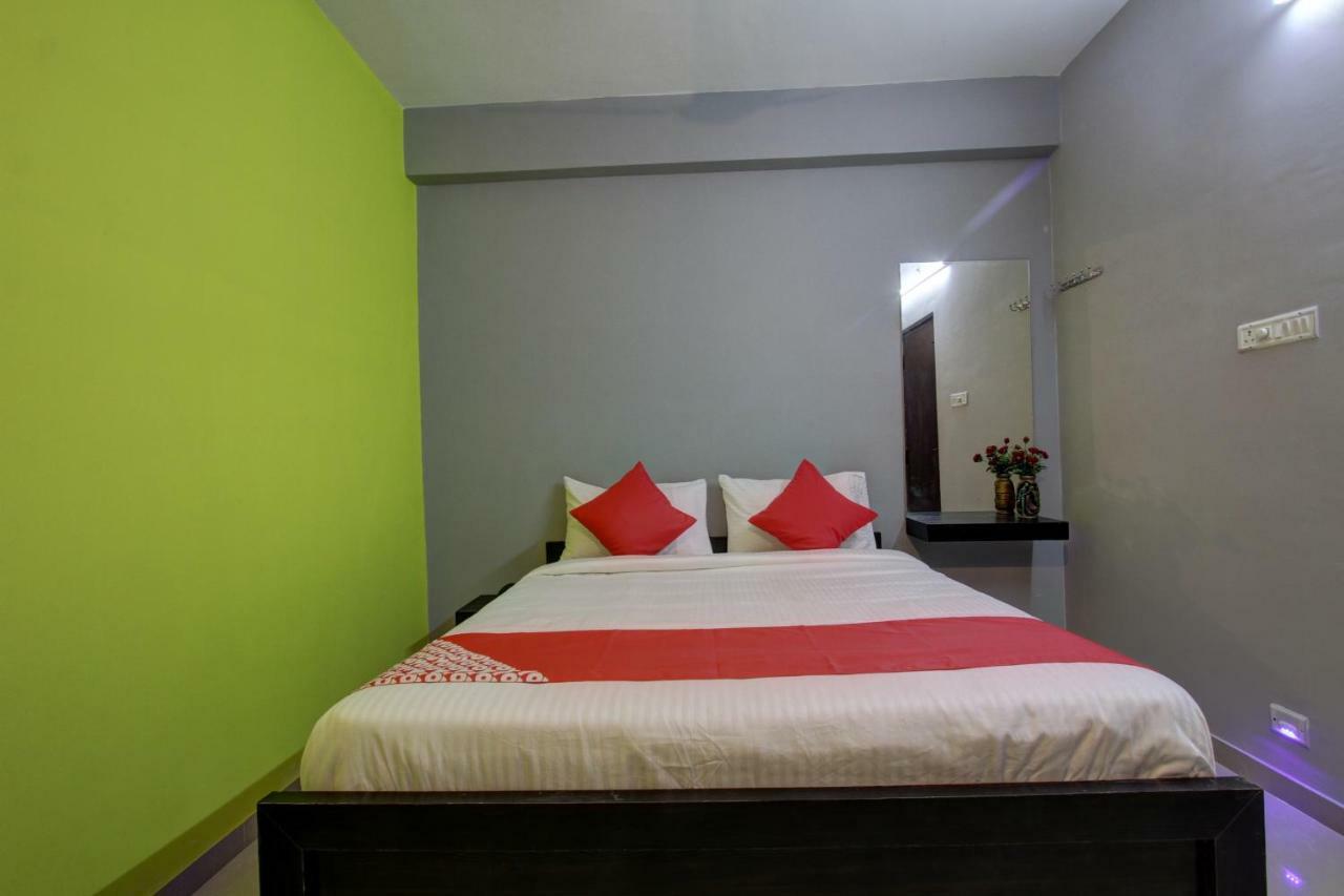 Oyo 30971 Gm Grande Hotel Mudukarai Buitenkant foto